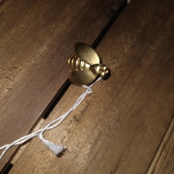 Gold Bee Pin - Picture 2 of 2